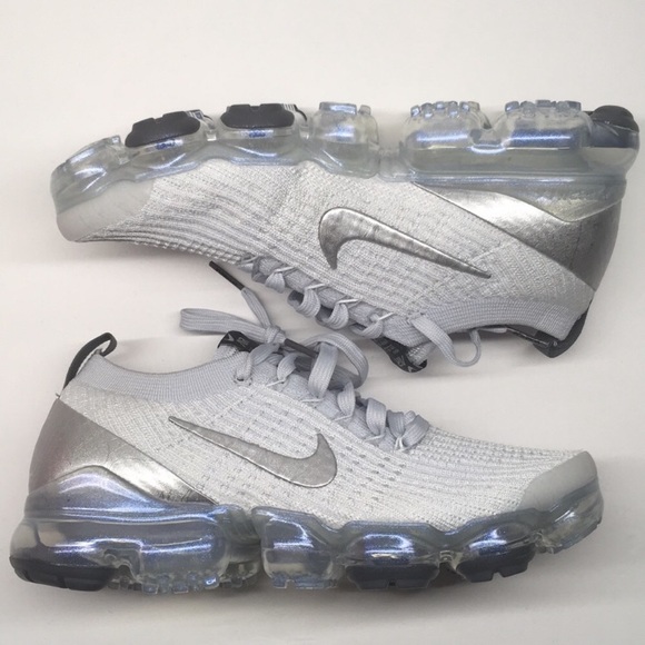 Nike Shoes - Nike Flyknit Sneakers 7.5